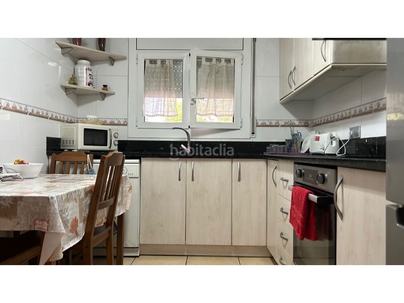 Foto 1f3a3f83-f5a9-4e55-9eb0-10fa24b110ca. Casa amb aparcament a Manlleu