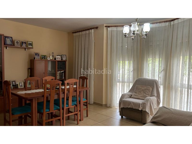 Foto 2a08b5a5-e5b9-40cb-9f99-f996e3fc9eb7. Casa amb aparcament a Manlleu