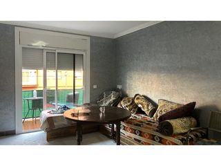 Appartamento  Calle pr francesc macia. Pis de 3 habitacions salt, una opció pràctica per a qui busca un