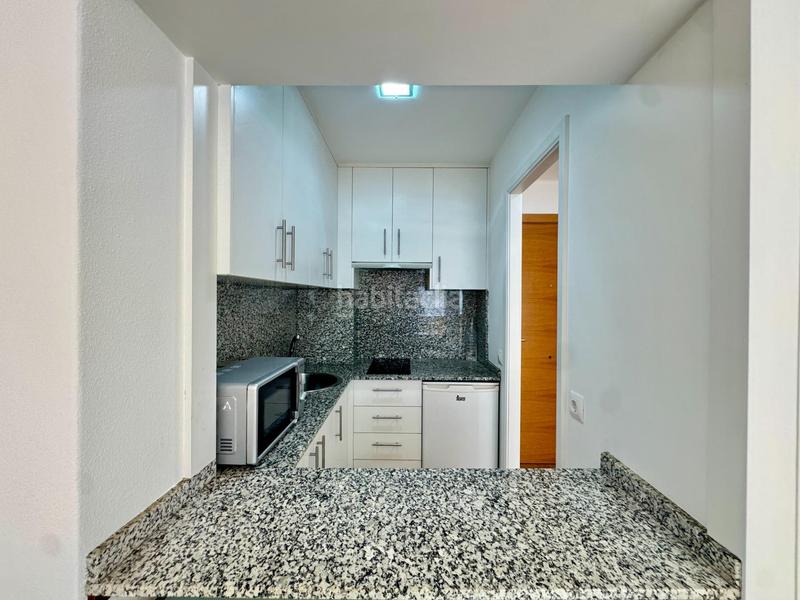 Foto a15dab1f-7660-4356-a32c-70c5aad266c8. Estudio oportunidad para inversores o primera vivienda. estudio luminoso y listo para entrar a vivir, . en Vigo