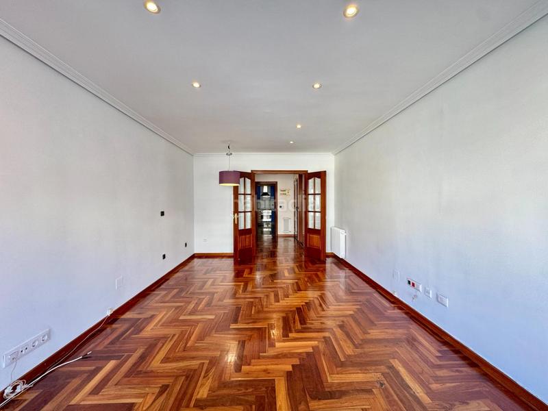 Foto ac2ab24c-fb65-4367-94a9-3d9813cff3b2. Lloguer pis amb calefacció aparcament a Centro - Areal Vigo