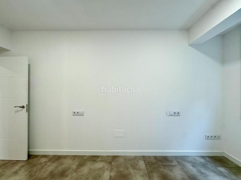 Foto ce7f5e16-6621-47de-9d21-b02a38bfc989. Pis amb calefacció a Plaza España - Corte Inglés Vigo