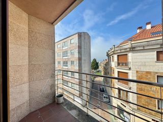 Piso  Avenida alexandre boveda. Vivienda de 2 habitaciones en o grove