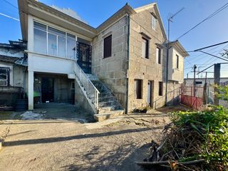 Casa a Comesaña - Matamá. Propiedad con dos edificaciones sobre parcela de 609 m2 en vigo.