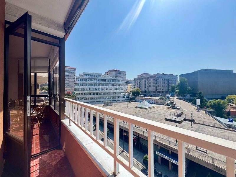 Foto cf9d641d-8c93-4c60-85fd-5ba52ddbd8ba. Pis amb calefacció aparcament a Plaza de la industria Vigo