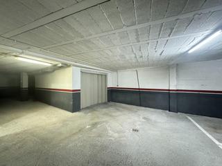 Parking voiture à Teis
