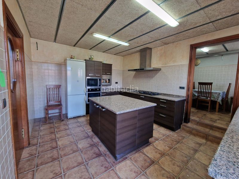 Foto 1d139542-de26-47f8-bc0e-6e297456c60b. Masia amb xemeneia calefacció aparcament piscina a Preixens