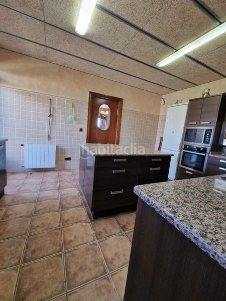 Foto 386b8ea1-fa9c-4a0e-8de2-5a971de7e94d. Masia amb xemeneia calefacció aparcament piscina a Preixens