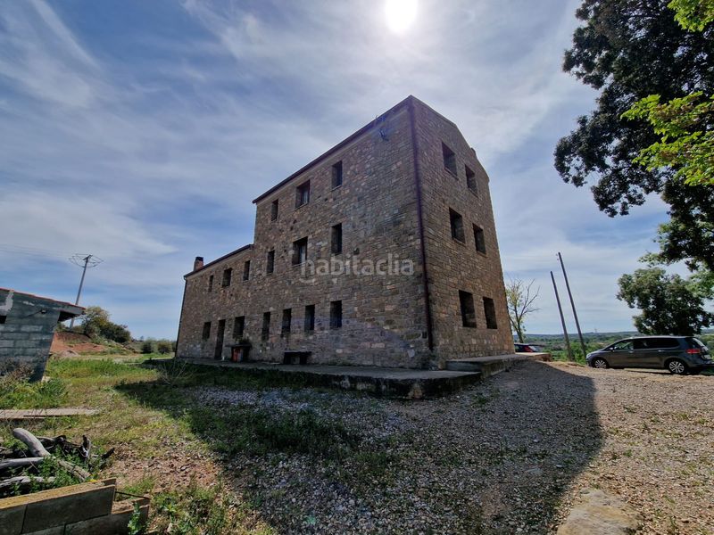 Foto 5fda5071-4364-48a7-8743-56a8c41ab881. Masia amb xemeneia calefacció aparcament piscina a Preixens