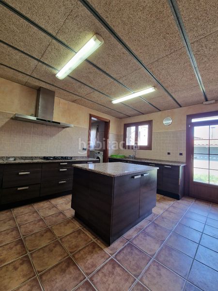 Foto 6e13ddbd-95eb-4cbf-b8ea-5fd05cdec511. Masia amb xemeneia calefacció aparcament piscina a Preixens