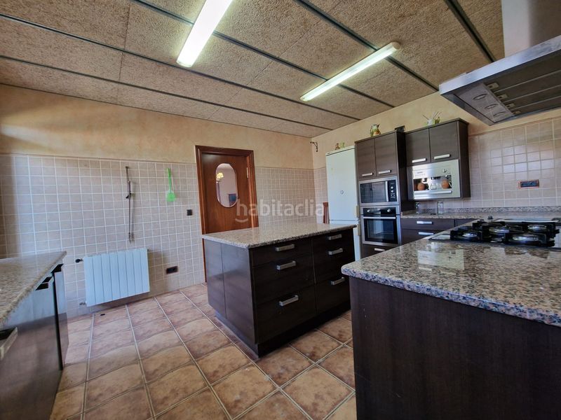 Foto 73d21c17-95db-472f-b98f-9446591dfe82. Masia amb xemeneia calefacció aparcament piscina a Preixens