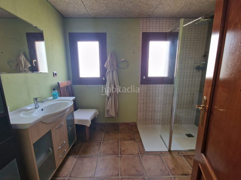 Foto b315f81f-632d-4d5e-9973-d3d91cd0f6f2. Masia amb xemeneia calefacció aparcament piscina a Preixens