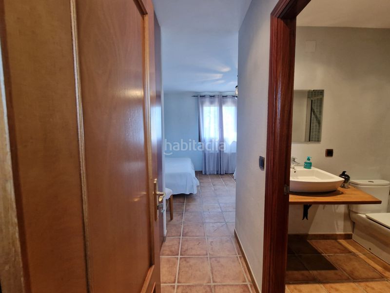 Foto b6b08b25-d250-43d8-9a62-313e213fffc6. Masia amb xemeneia calefacció aparcament piscina a Preixens