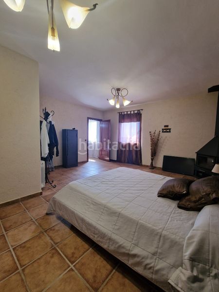 Foto ba38da71-9911-4f5b-b822-460bb52e97d0. Masia amb xemeneia calefacció aparcament piscina a Preixens