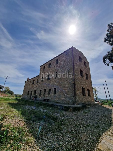 Foto be7b6f3d-e3d8-49c1-90f1-ba62c08b2f21. Masia amb xemeneia calefacció aparcament piscina a Preixens