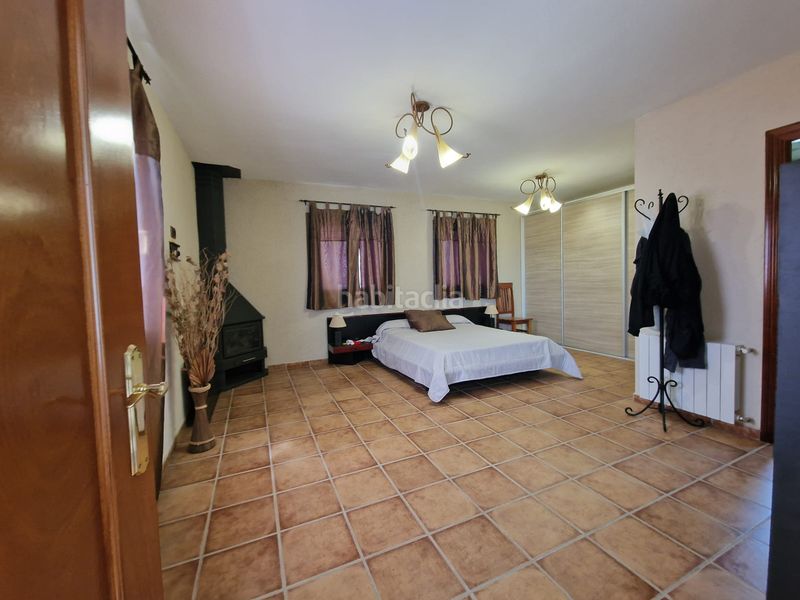 Foto cfaab035-f02a-4030-b0c2-2629cd7d3865. Masia amb xemeneia calefacció aparcament piscina a Preixens