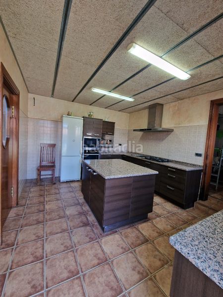 Foto d17ef9b5-6914-481c-9b8d-e3799a85abe7. Masia amb xemeneia calefacció aparcament piscina a Preixens