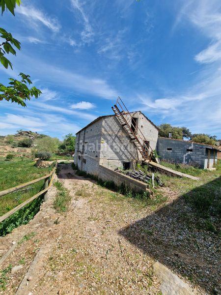 Foto e097ce0c-07a5-44cb-baa0-736e77d2a14f. Masia amb xemeneia calefacció aparcament piscina a Preixens