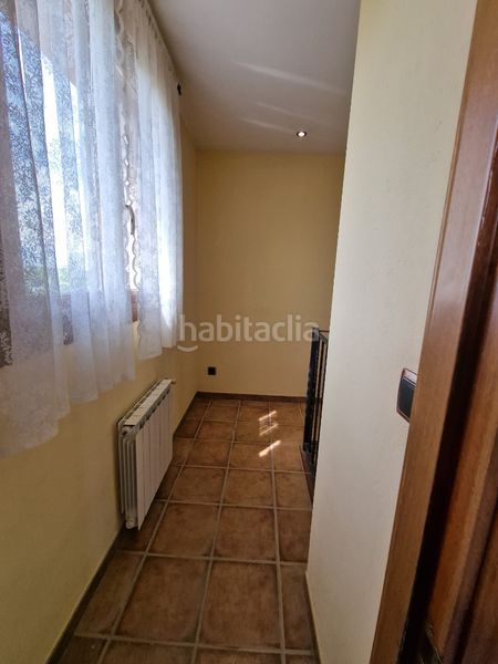 Foto eb846e5a-ca6d-42f6-a00d-3143b128e890. Masia amb xemeneia calefacció aparcament piscina a Preixens