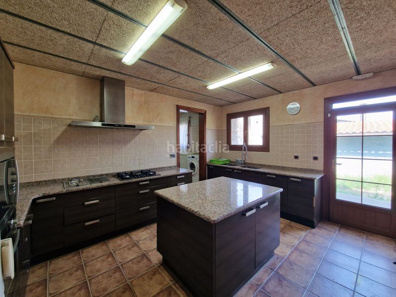 Foto f788f0b8-977b-4efd-9dde-bc8eccdf7c82. Masia amb xemeneia calefacció aparcament piscina a Preixens