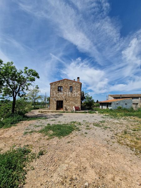 Foto faffc0a6-f247-4322-a045-5a4690bf1637. Masia amb xemeneia calefacció aparcament piscina a Preixens