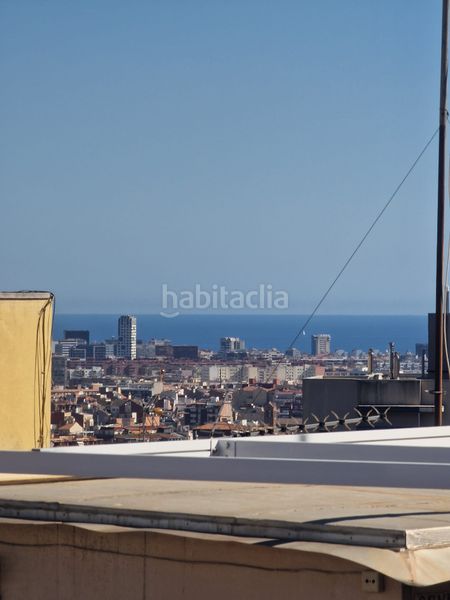 Foto 535c7fa3-a945-4f68-a05f-aeba498260ea. Àtic a Roquetes Barcelona