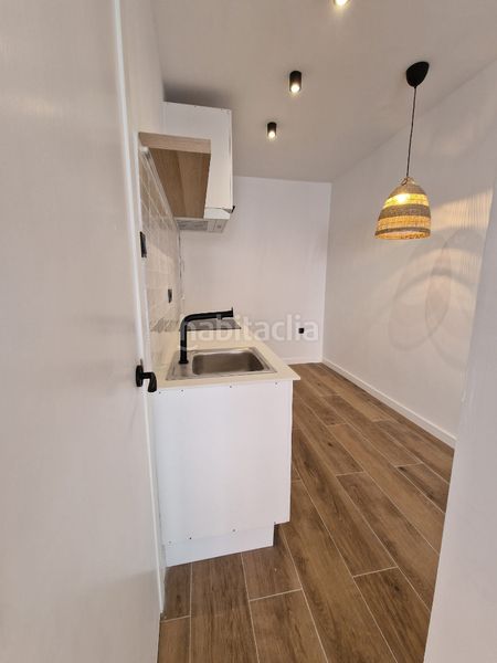 Foto 876dd1b4-c697-4d77-99ff-406338054975. Local comercial a Porta Barcelona