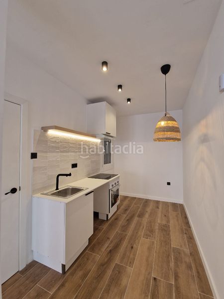 Foto b73a3bd0-d586-4d31-95bb-4956d70414c8. Local comercial a Porta Barcelona