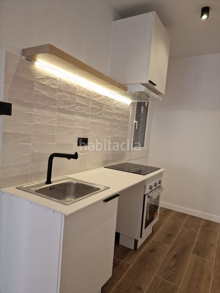 Foto f8b725aa-bace-4b84-8b4f-ba41ea97eebe. Local comercial a Porta Barcelona