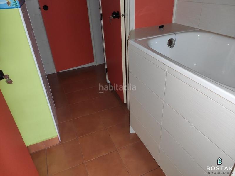 Foto 6d255cb3-1a66-4c3e-8f7a-2286f7a3b099. Alquiler local comercial local alquiler en San Adrián, zona avenida San Adrián en Bilbao