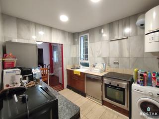 Pis en Solokoetxe. Piso en venta casco viejo, zona fika, reformado, ascensor, lumin