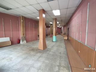 Lloguer Local Comercial a Casco Viejo. Alquiler de local en casco viejo, zona ribera, buen estado