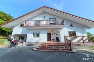 Chalet en Artike bidea 49. Casa unifamiliar en venta en bermeo  reserva de la biosfera de u