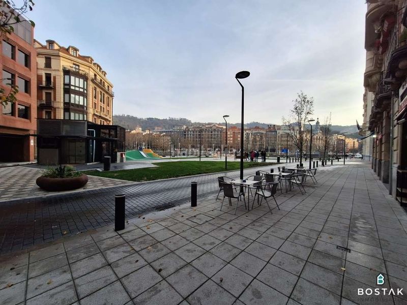Foto af46fe62-af96-4072-b9bd-52254473e76b. Pis a pío baroja plaza 1 a Albia Bilbao