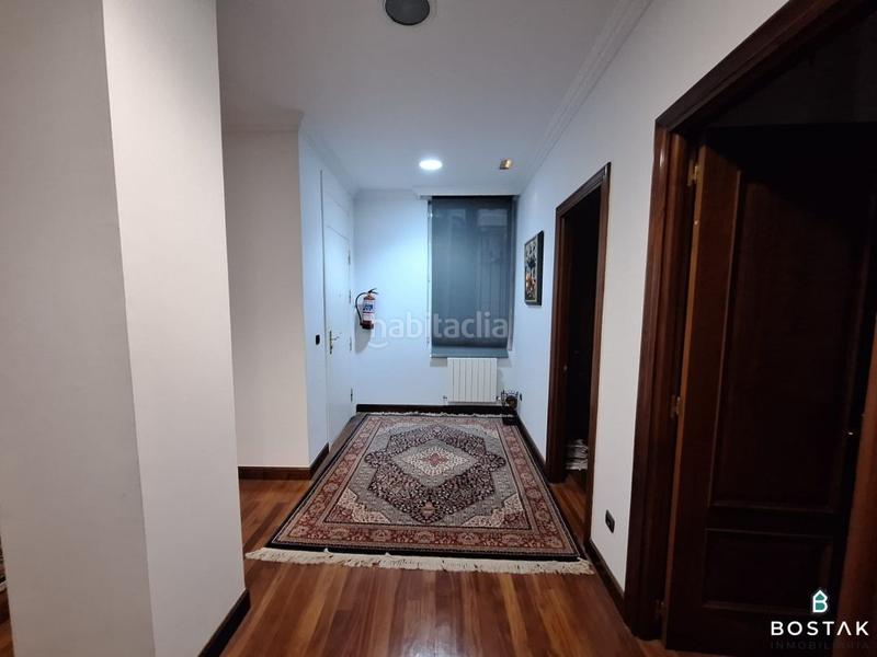 Foto c15a85a2-c0e0-4dd6-9d16-76a35e4fdc29. Piso plaza pio baroja en Albia Bilbao
