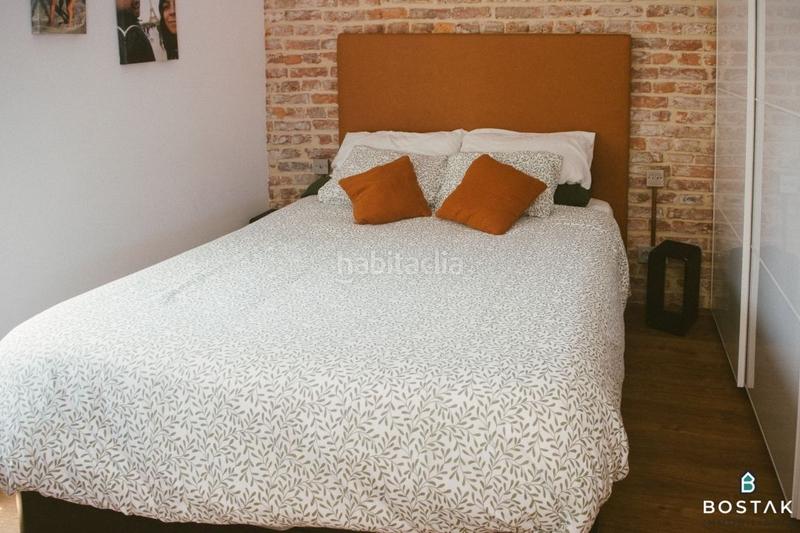 Foto 5dea8189-c78e-4fe9-9394-0facac85583f. Piso  en venta la vieja, plaza 3 pilares, recién reformado en Bilbao