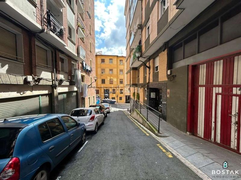 Foto 8f54b2fe-718e-4e6f-bcb4-1d1f30e21514. Posto auto in Barrio de Uribarri Bilbao
