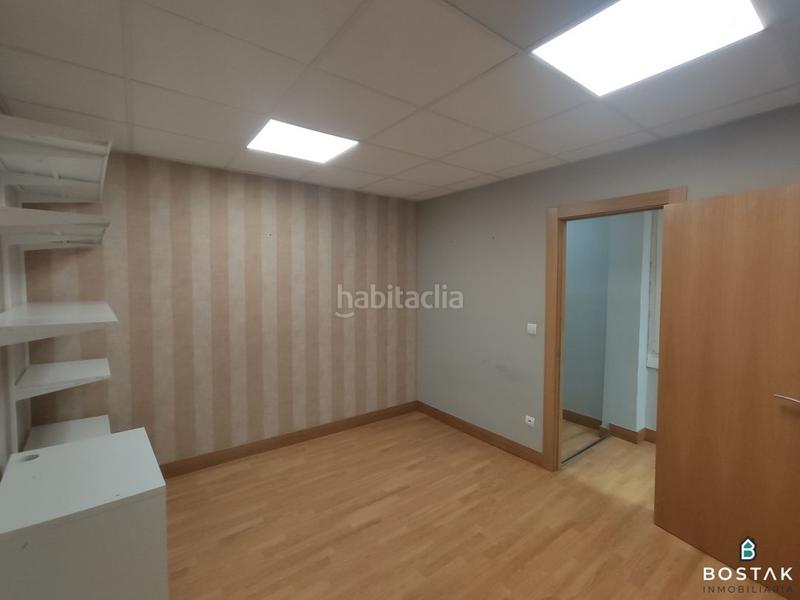 Foto b2db3e69-6798-446c-888d-2fca699582a0. Rent office space with heating in Plaza Circular Bilbao