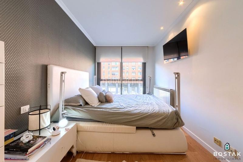 Foto b938654e-82d6-432c-b84d-5dbd42145f9d. Piso espectacular vivienda en la plaza del gas en Bilbao