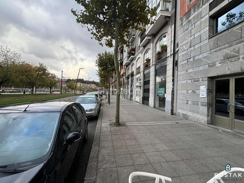Foto 64cacdf0-da36-4eb4-8d04-ce7aecab1a9b. Lloguer local comercial a uribitarte pasealekua 1 a Bilbao