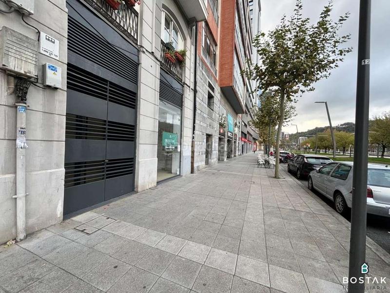 Foto cb163b12-f28d-48c4-8298-8f9ace3ae166. Location local commercial dans uribitarte pasealekua 1 dans Bilbao