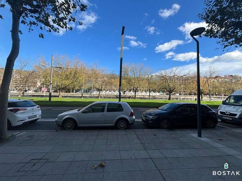 Foto d1f8a39c-36ab-4e3f-be57-c7bd77b6cc0a. Location local commercial dans uribitarte pasealekua 1 dans Bilbao