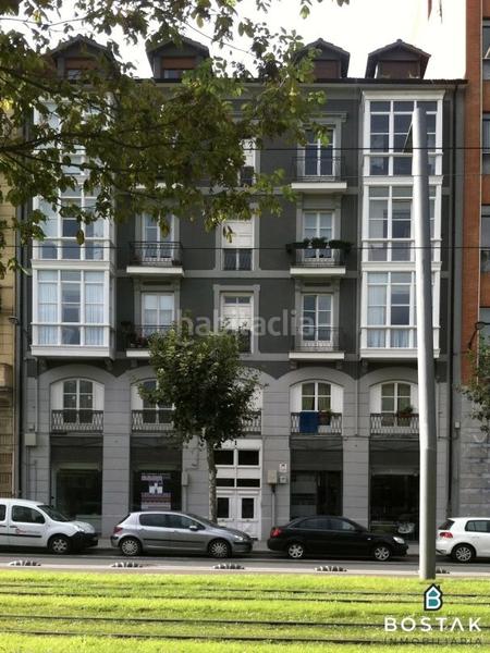 Foto f9cf9b09-f464-41a4-b306-757fdc85e931. Location local commercial dans uribitarte pasealekua 1 dans Bilbao