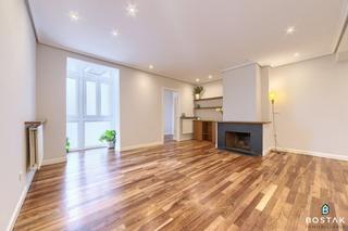 Rent Flat  Buenos aires kalea. Piso recién reformado en plaza circular