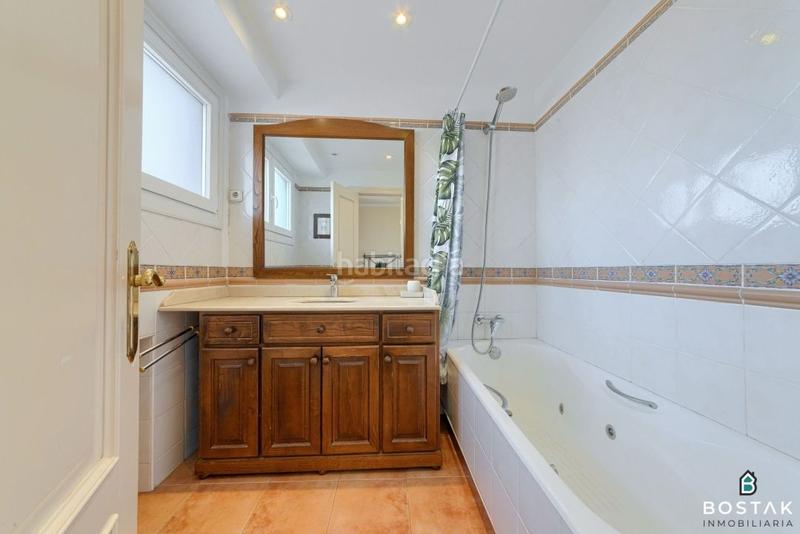 Foto 008c2b12-4d84-4893-8f36-f8595c7a72d9. Pis amb calefacció aparcament a Zurbaran Bilbao