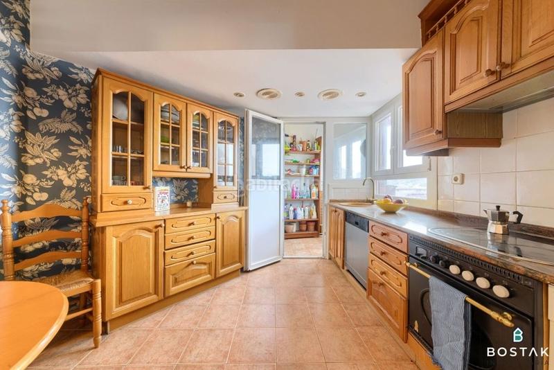 Foto a26431e5-1fcf-4c7d-b8fe-9ba7396e1203. Pis amb calefacció aparcament a Zurbaran Bilbao