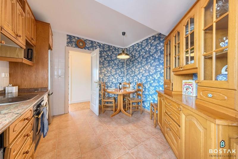 Foto dedffaea-f78f-404c-ad0f-f4fc232b25a6. Pis amb calefacció aparcament a Zurbaran Bilbao