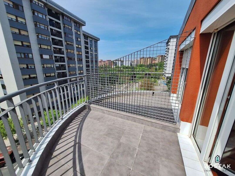 Foto 1a5a1fe0-6150-4272-b836-3da8a98adf4a. Àtic amb calefacció aparcament a Txurdinaga Bilbao