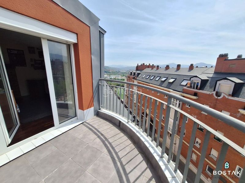 Foto 342ef66d-030a-4b7c-8aec-152a7dd4d2ef. Àtic amb calefacció aparcament a Txurdinaga Bilbao