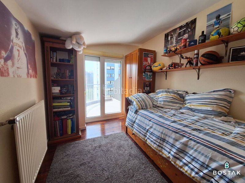 Foto 3d8d2b72-caef-418d-8c23-deb8cc5b3093. Àtic amb calefacció aparcament a Txurdinaga Bilbao